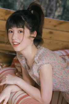 在厨房抱住岳丰满大屁股韩国电影